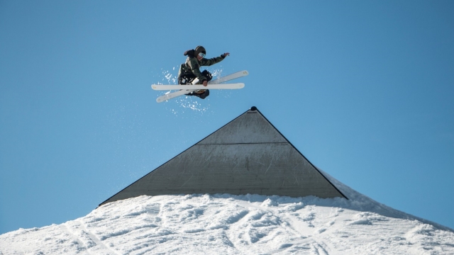 一季度涨幅近50%！顶流蔡嵩松居主动权益第一，游戏等板块大爆发，牛市来了？